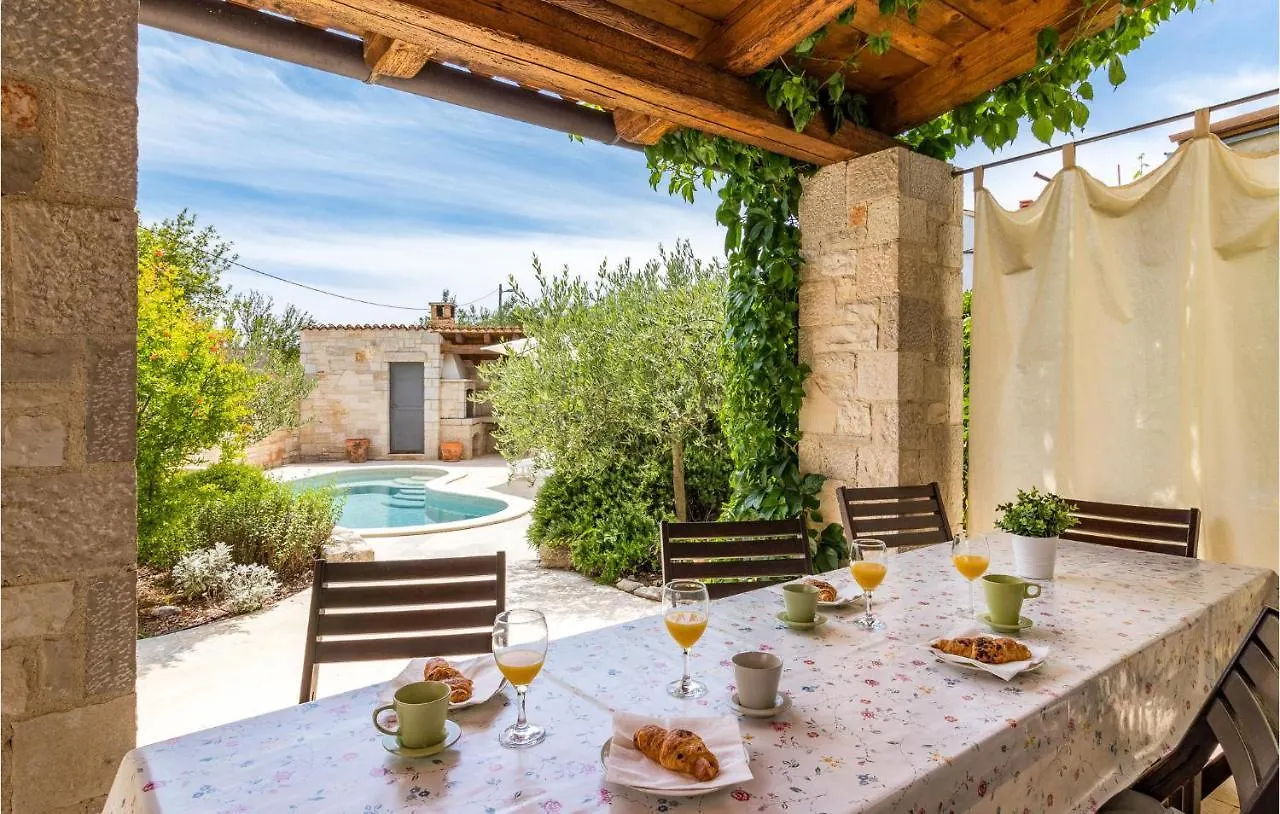 Holiday home Amazing Home In Liznjan With Kitchen Croatia