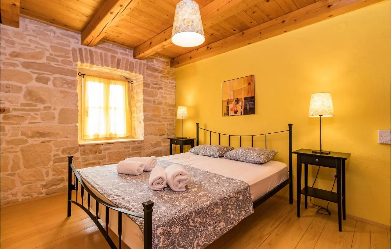 Amazing Home In Liznjan With Kitchen Holiday home