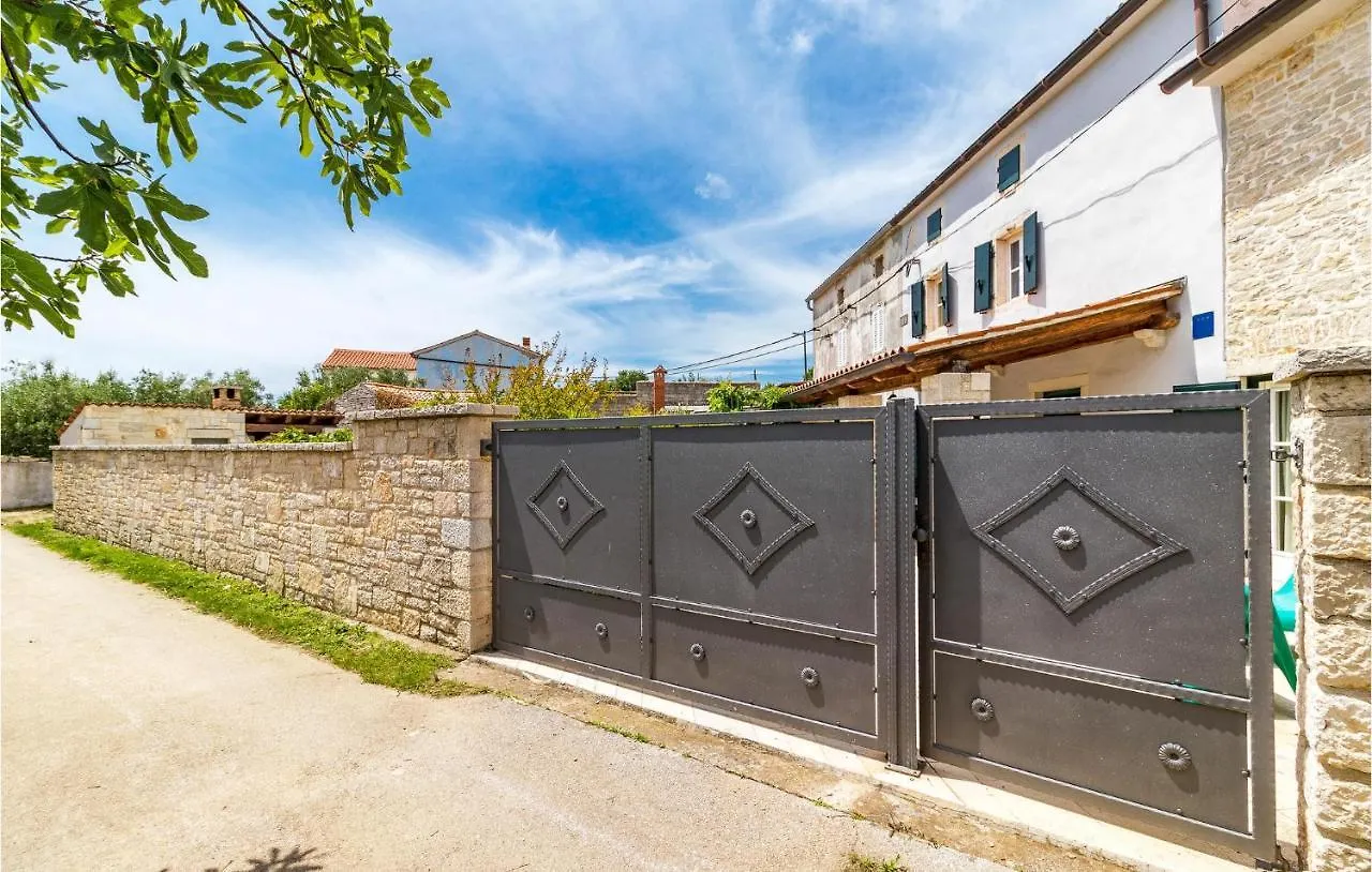 Amazing Home In Liznjan With Kitchen